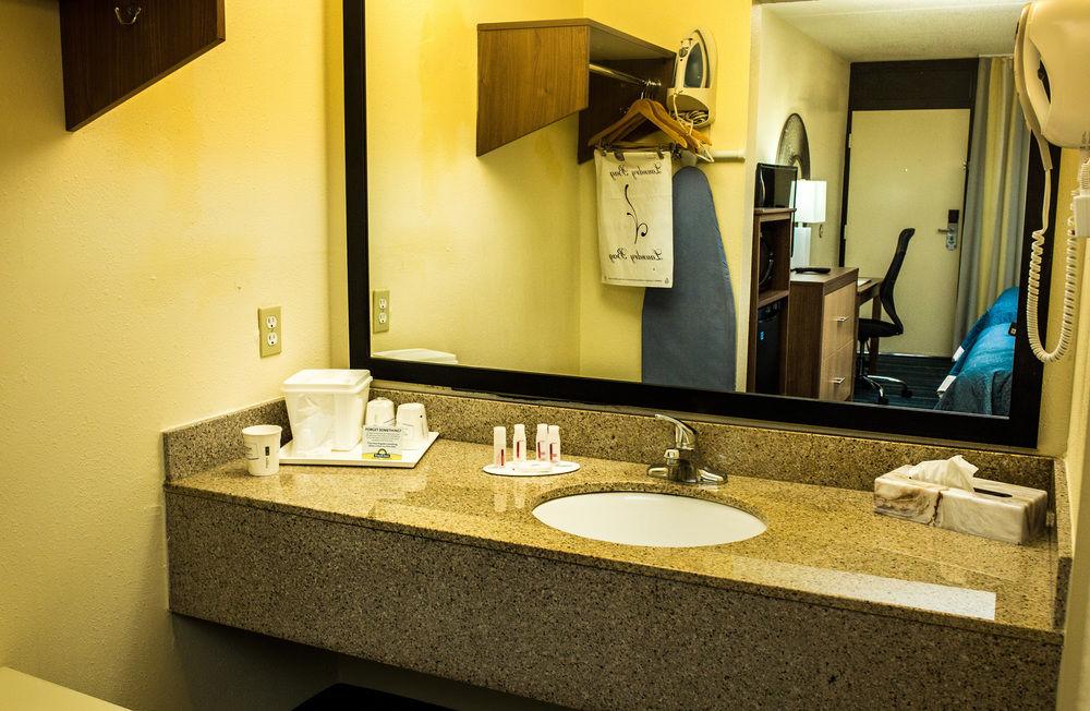 Days Inn By Wyndham Newark Wilmington Zewnętrze zdjęcie