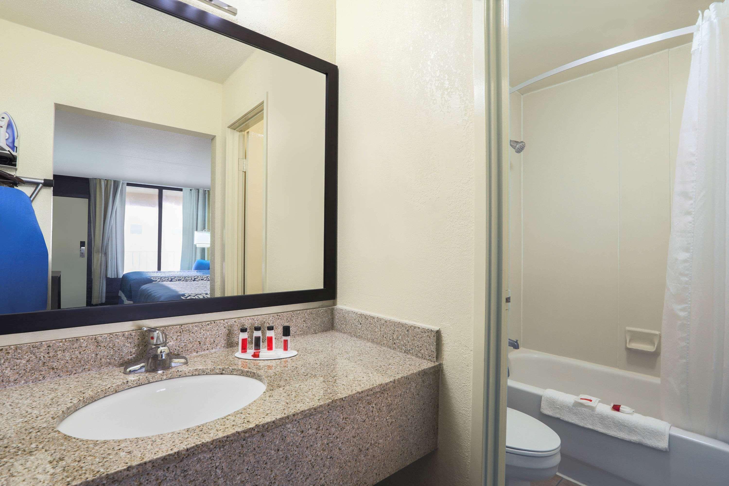 Days Inn By Wyndham Newark Wilmington Zewnętrze zdjęcie