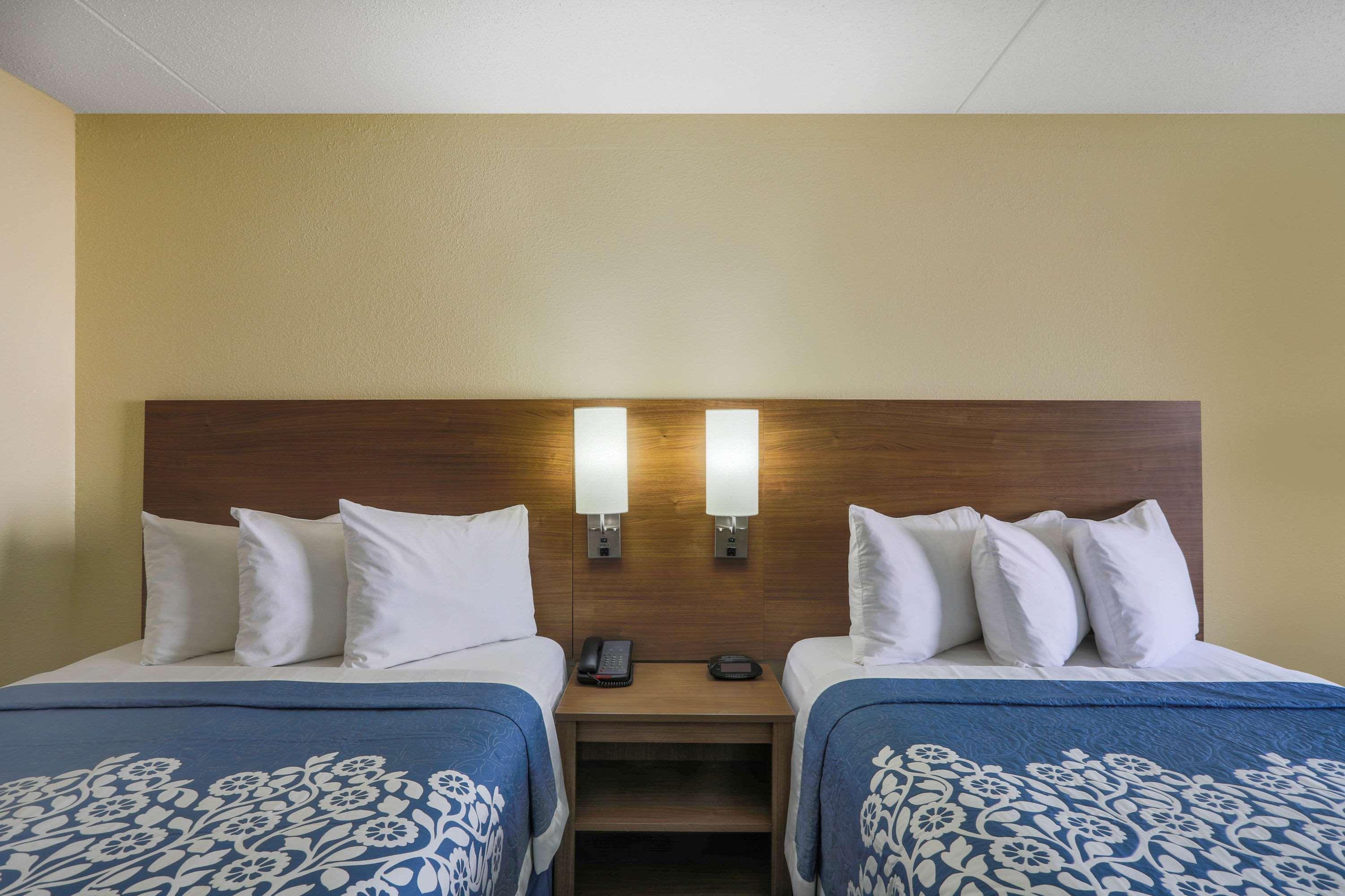Days Inn By Wyndham Newark Wilmington Zewnętrze zdjęcie