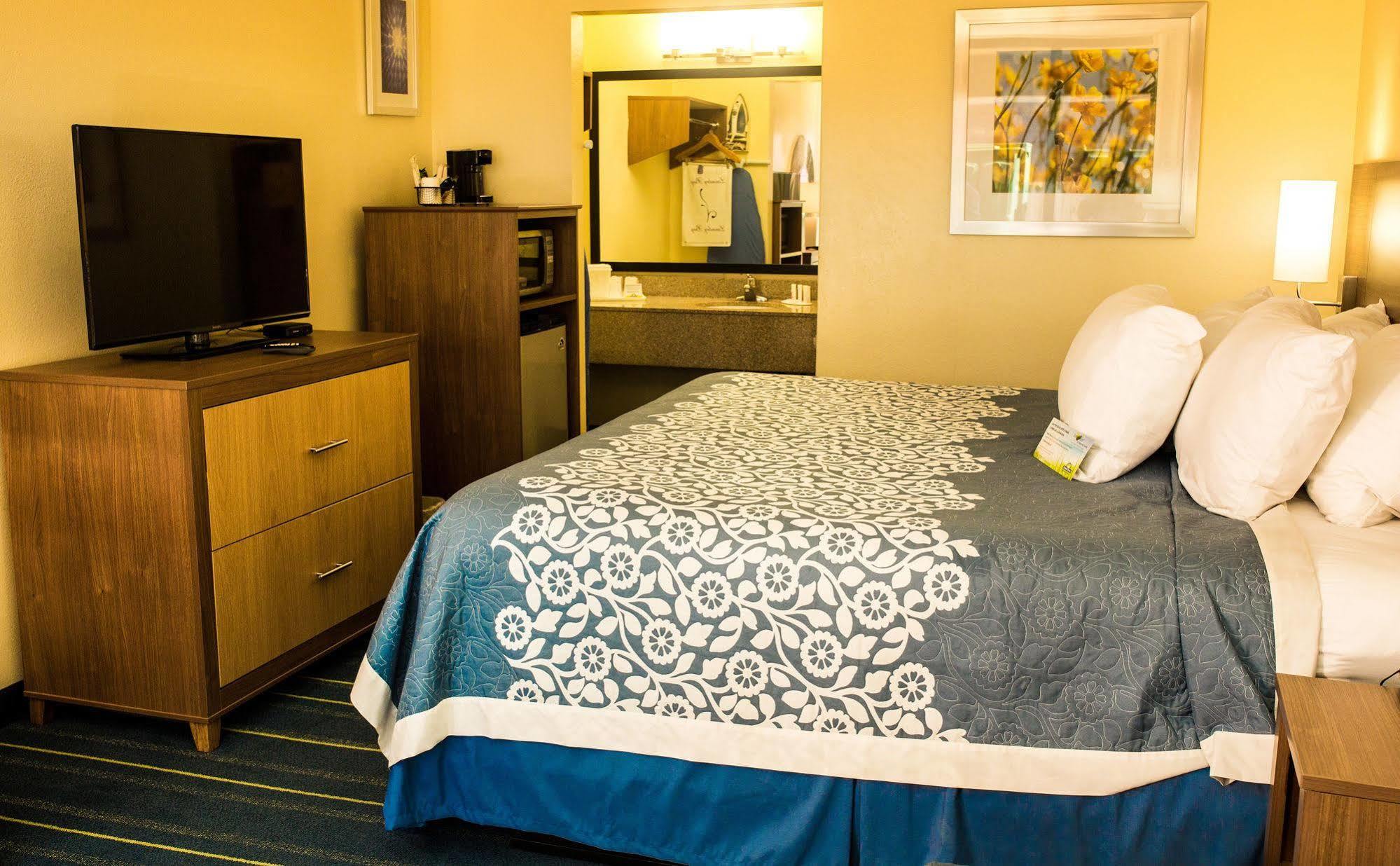 Days Inn By Wyndham Newark Wilmington Zewnętrze zdjęcie