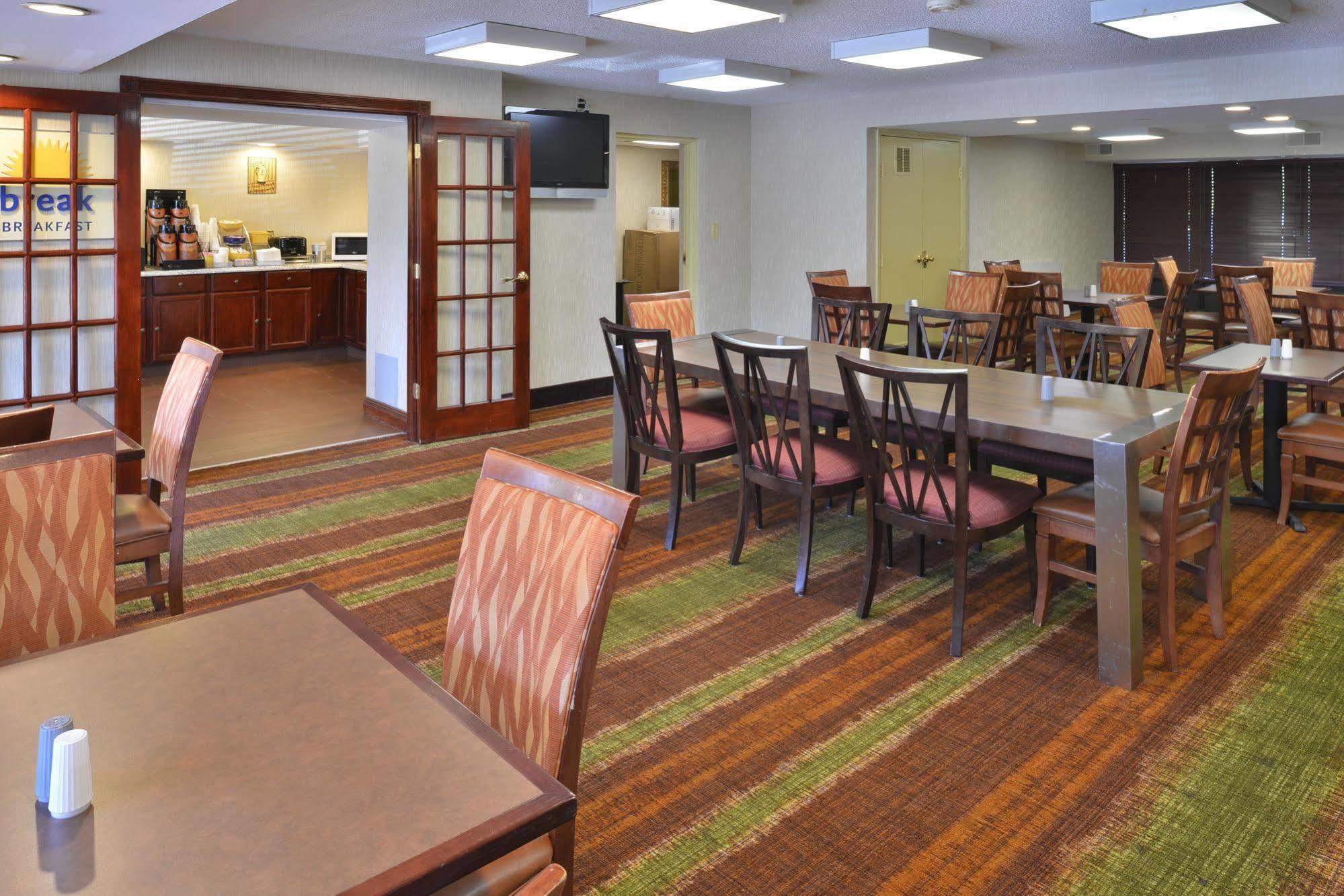 Days Inn By Wyndham Newark Wilmington Zewnętrze zdjęcie
